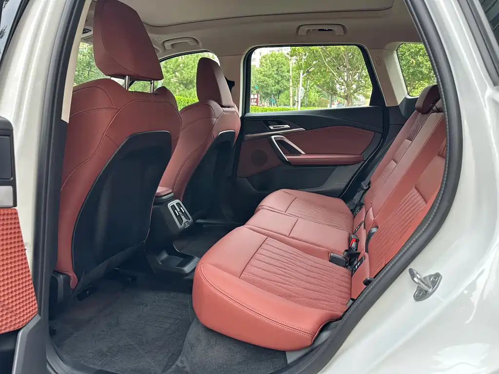 BMW iX1 — миниатюра 8