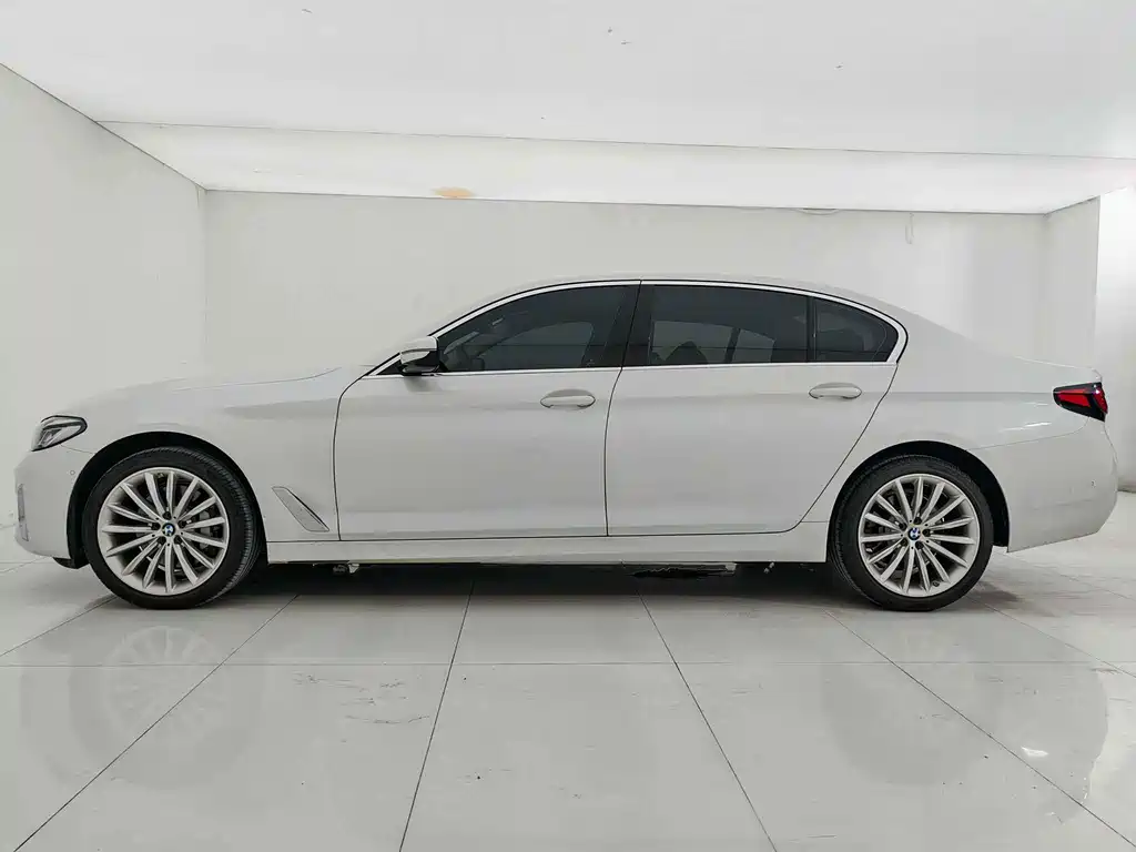 BMW 5 Series — миниатюра 8