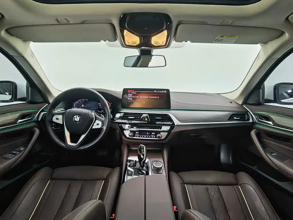 BMW 5 Series — миниатюра 11