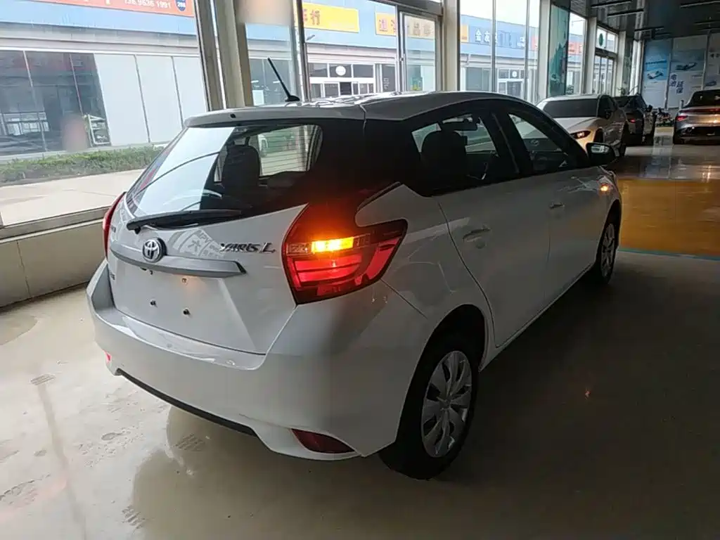 Toyota Yaris L — миниатюра 7