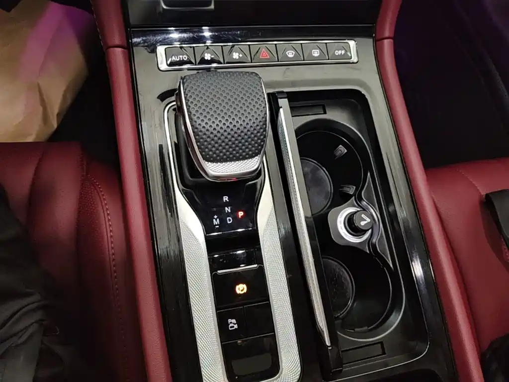 Hongqi Hongqi H5 — миниатюра 14