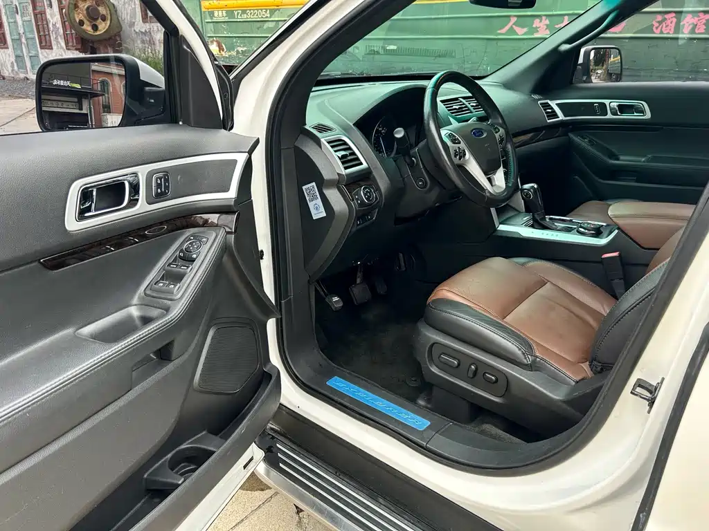 Ford Explorer (Import) — миниатюра 4