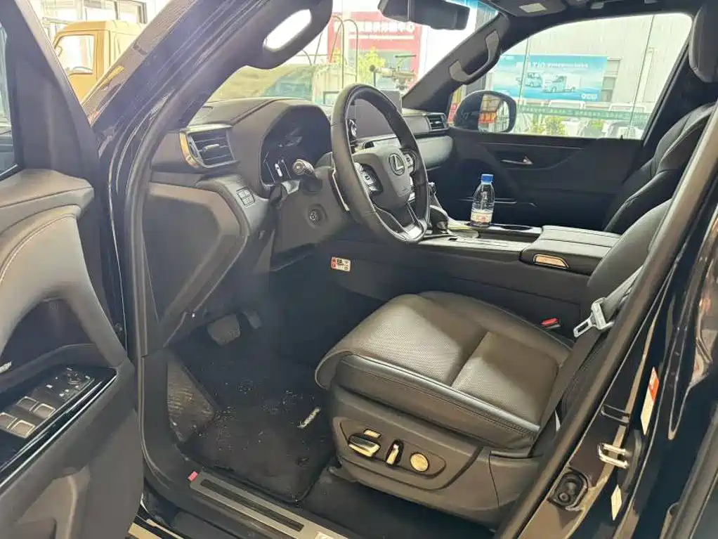 Lexus LX — миниатюра 5