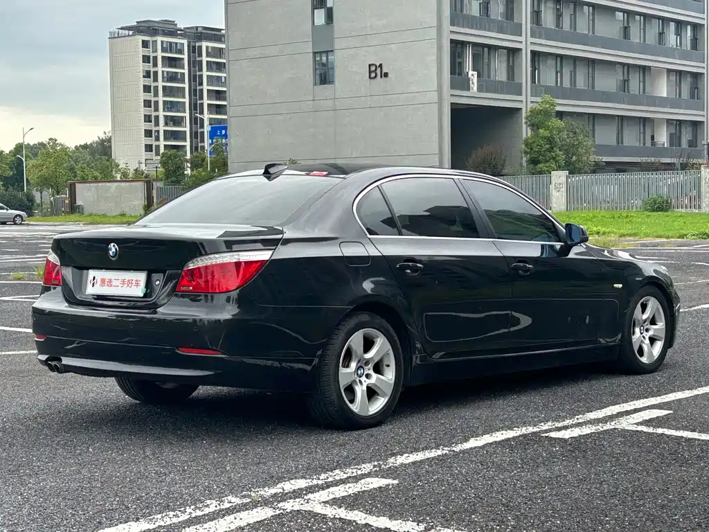 BMW 5 Series — миниатюра 6