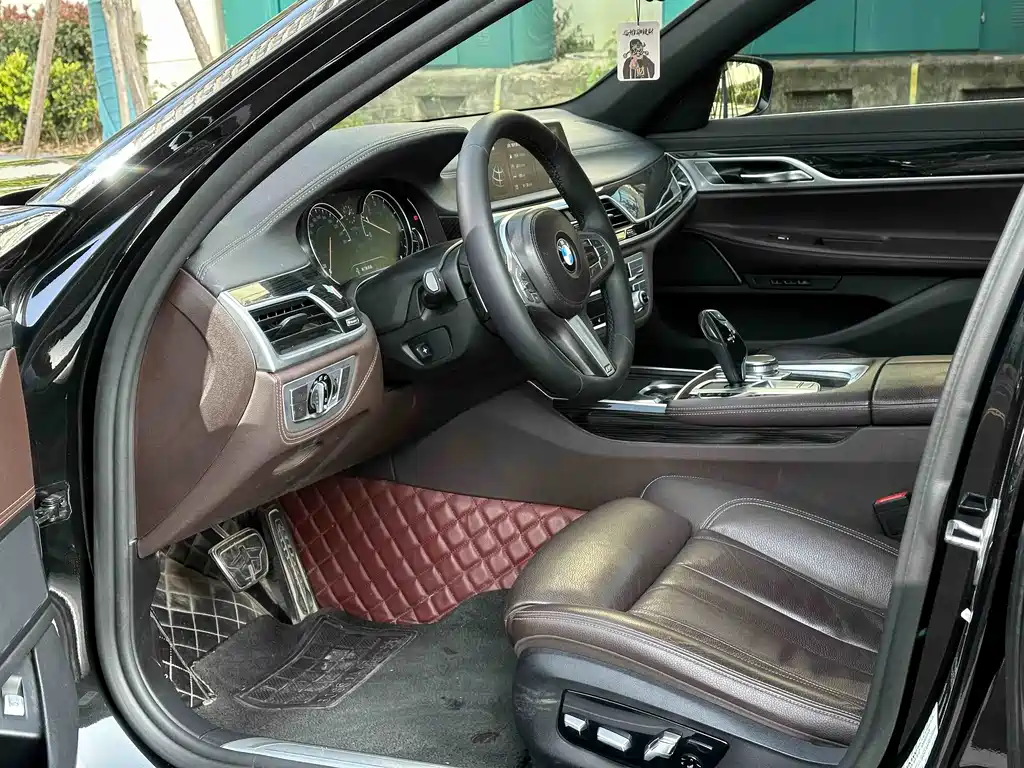 BMW 7 SERIES