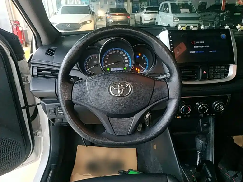 Toyota Yaris L — миниатюра 11