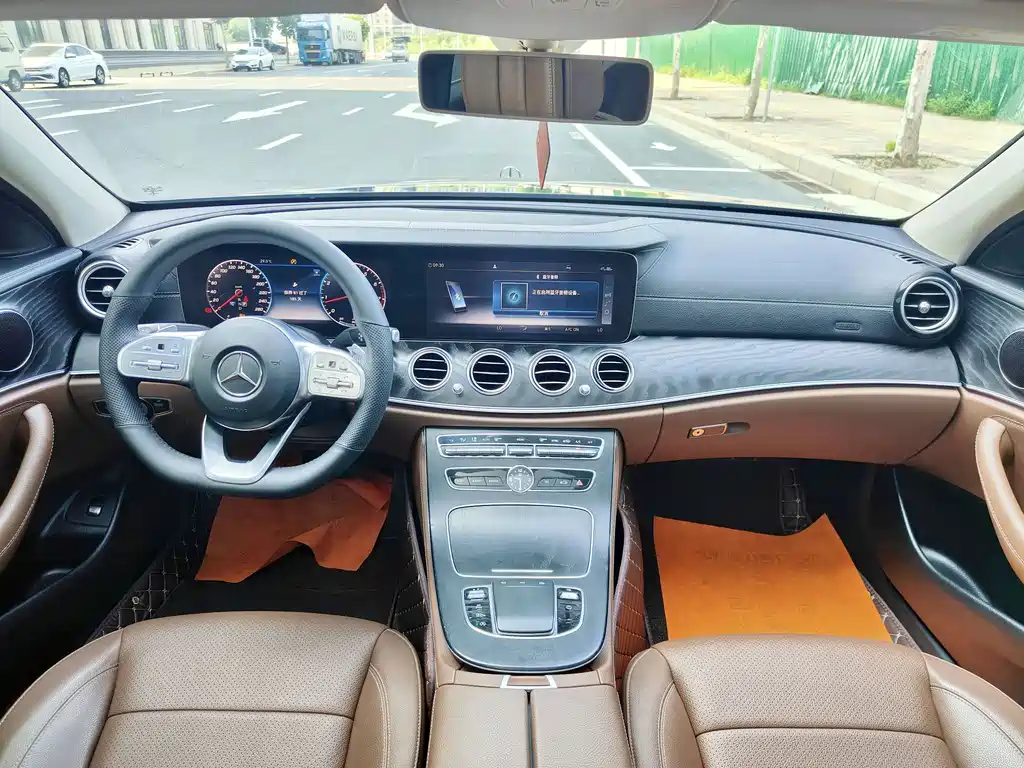 Mercedes-Benz E-Class — миниатюра 8