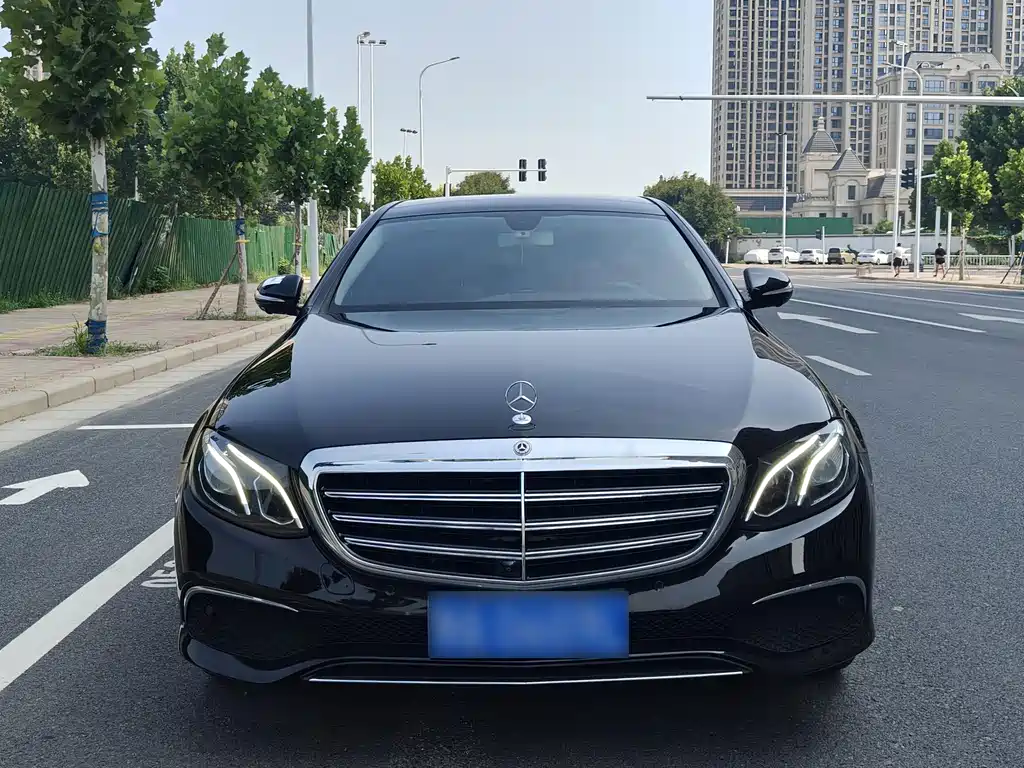 Mercedes-Benz E-Class — миниатюра 2