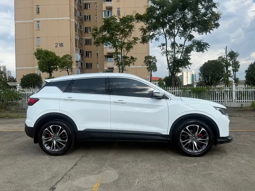Geely Binyue — миниатюра 4