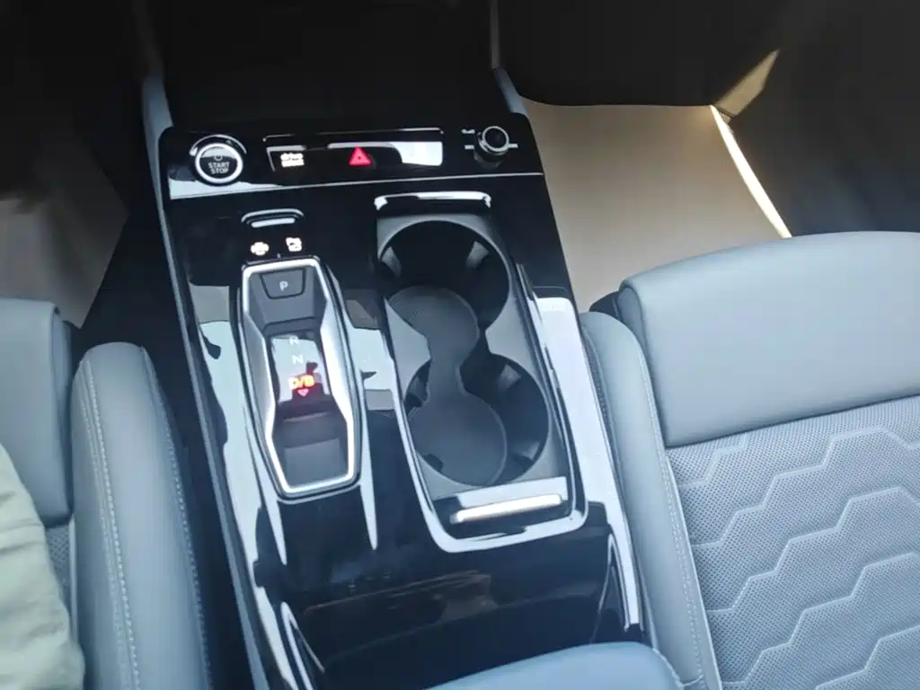 Audi Q6L e-tron — миниатюра 19