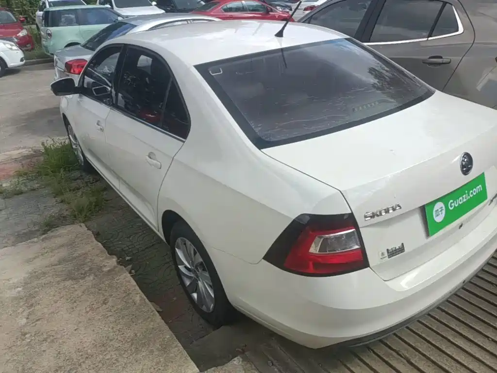 Skoda Rapid — миниатюра 5
