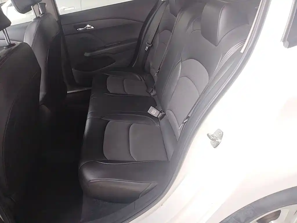Chevrolet Cavalier — миниатюра 17
