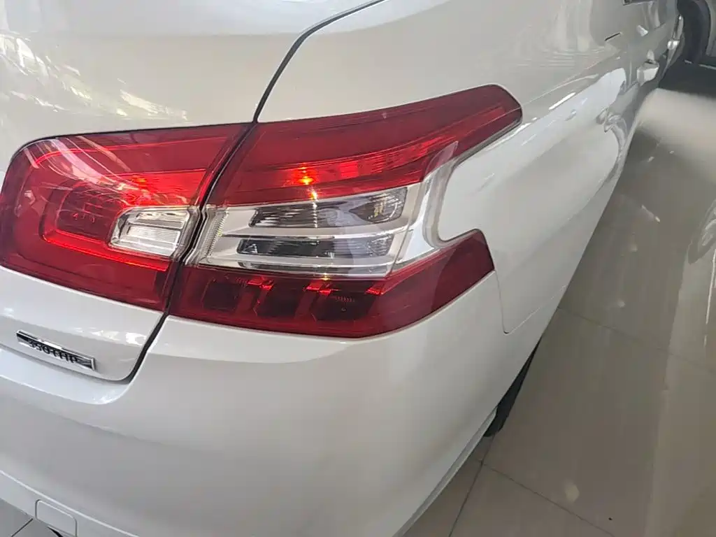 Peugeot 408 — миниатюра 8