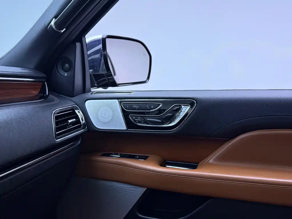Lincoln Navigator — миниатюра 12