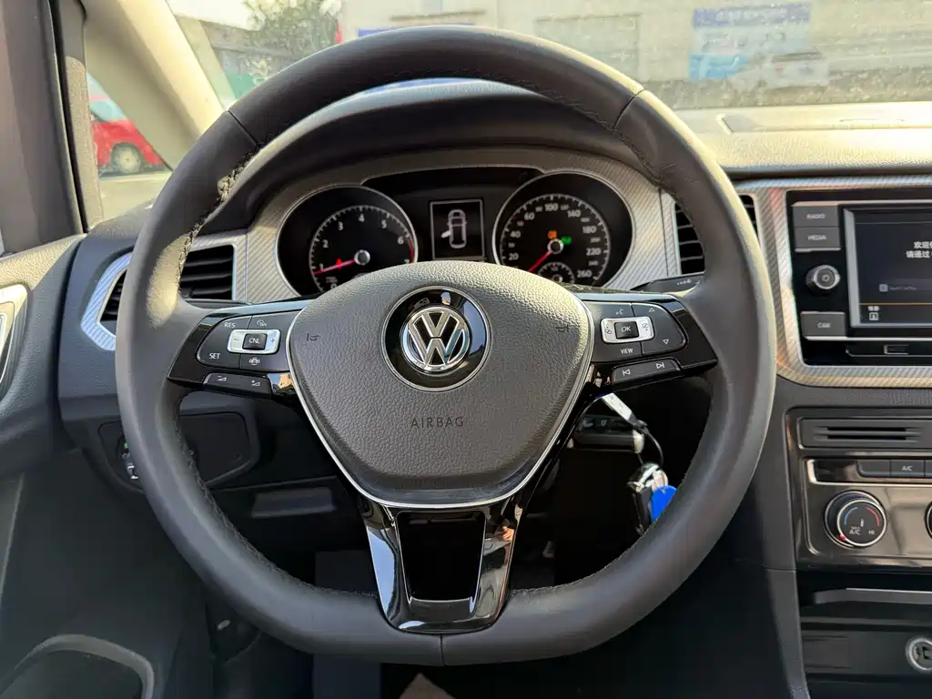 VOLKSWAGEN GOLF*JIAYU