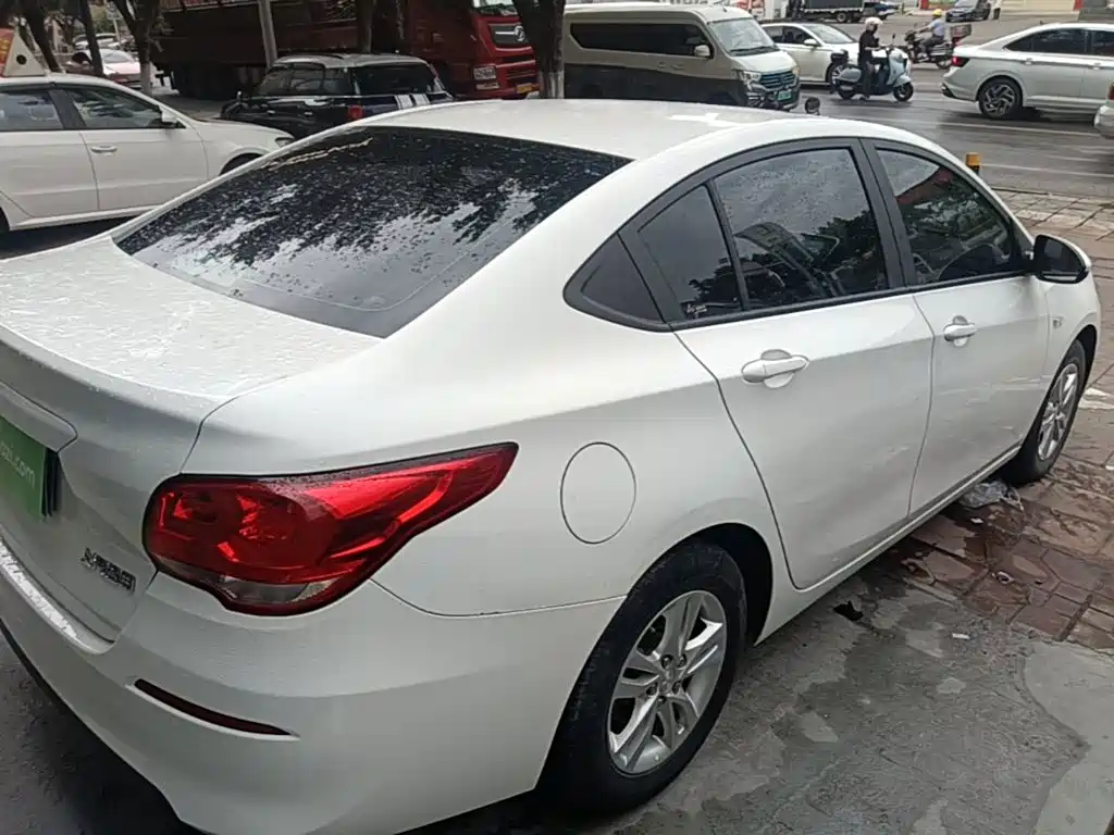 Chevrolet Cavalier — миниатюра 7