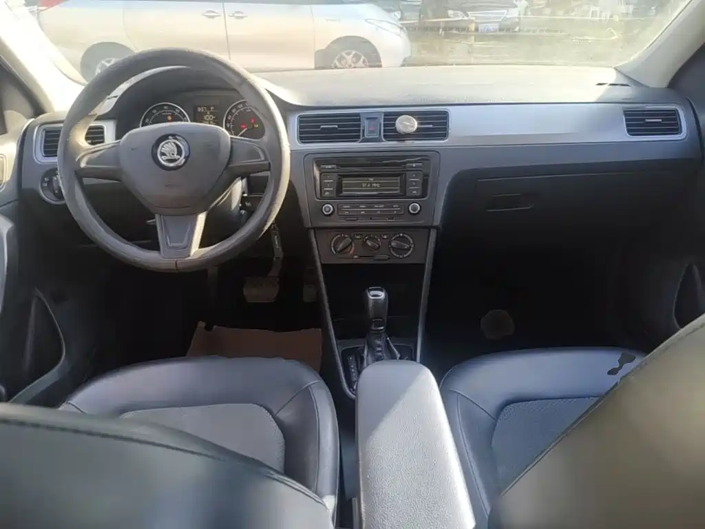 Skoda Rapid Spaceback — миниатюра 10