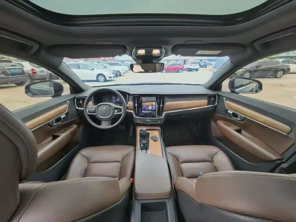 Volvo S90 — миниатюра 8