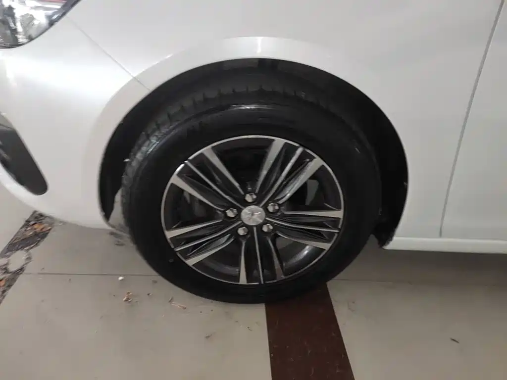 Peugeot 308 — миниатюра 23