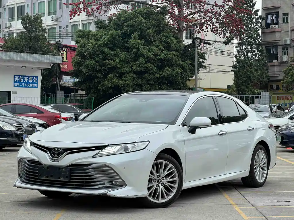 TOYOTA CAMRY