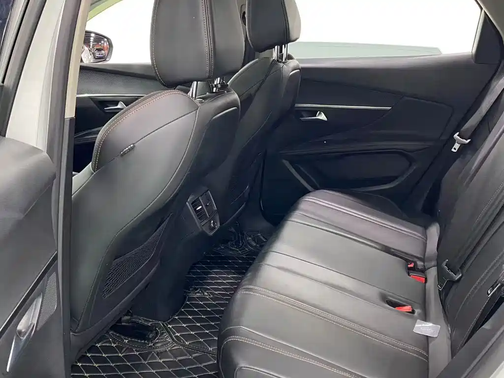 Peugeot 4008 — миниатюра 5