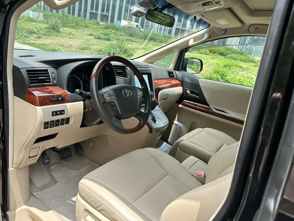 Toyota Alphard 2011 3.5L Luxury