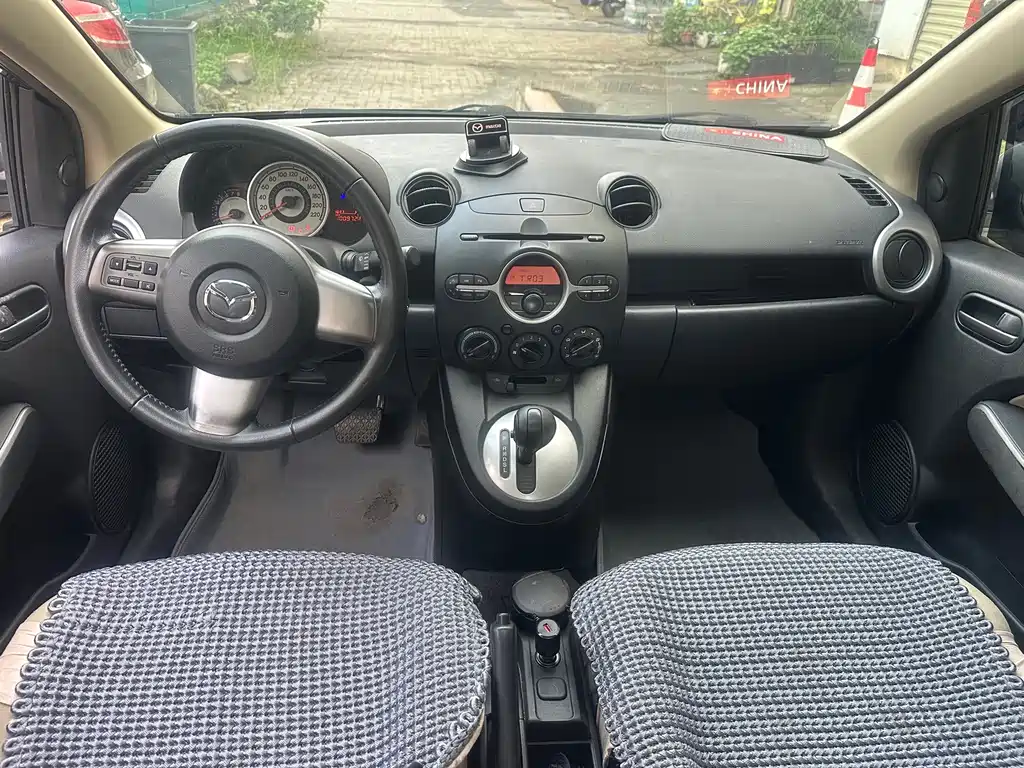 Mazda 2 — миниатюра 8