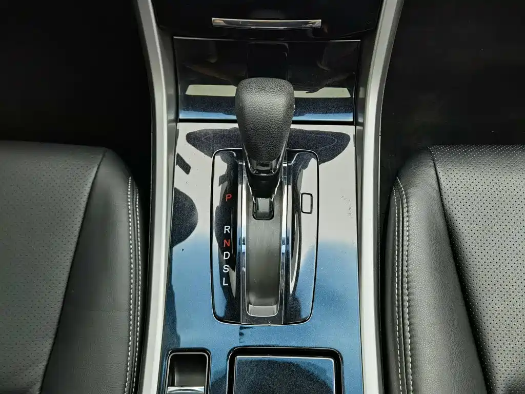 Honda Accord — миниатюра 13
