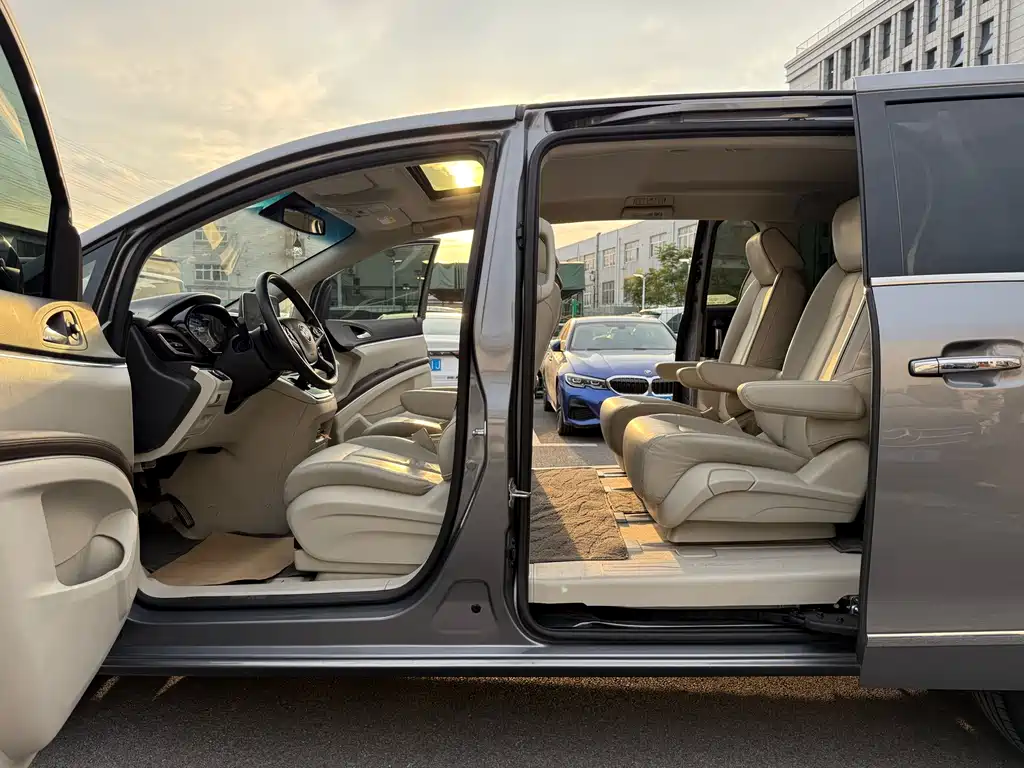 Buick GL8 — миниатюра 18