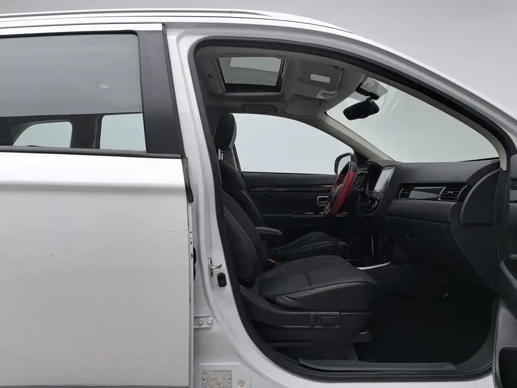 Mitsubishi Outlander — миниатюра 23