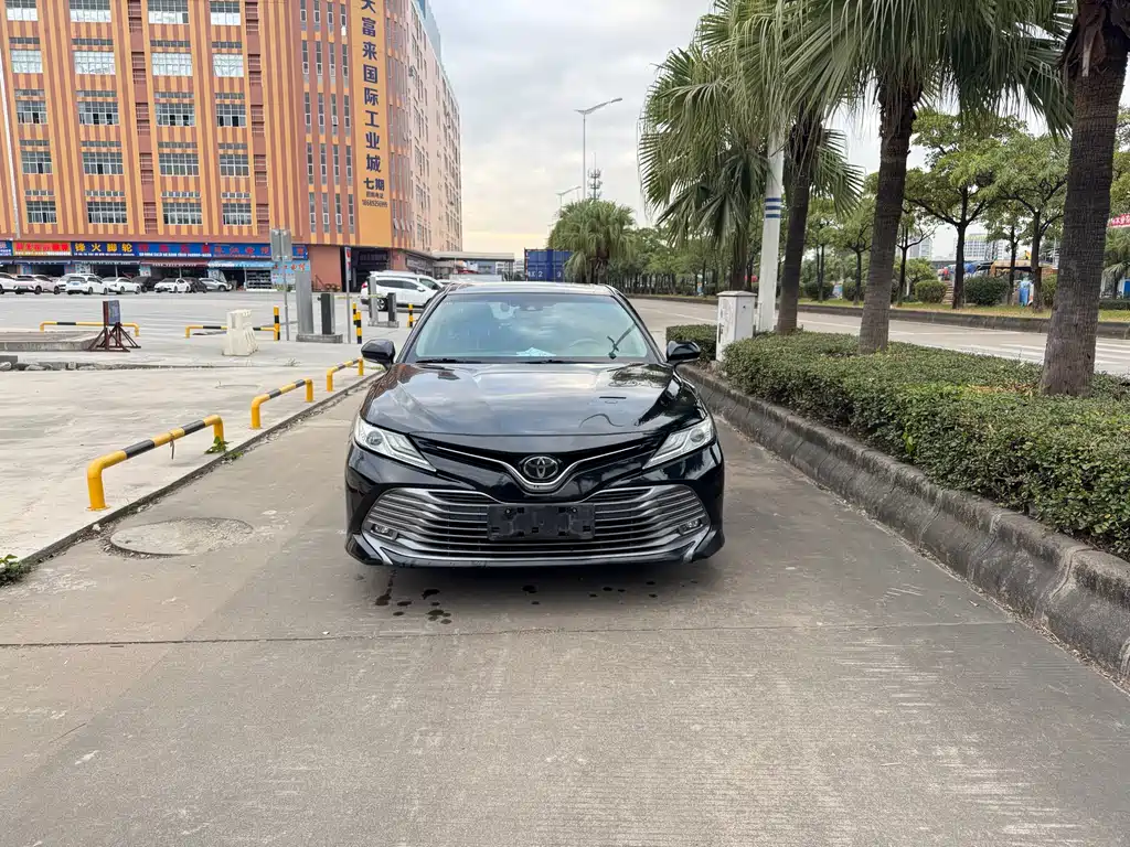 TOYOTA CAMRY