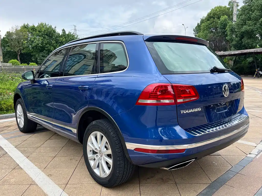 VOLKSWAGEN TOUAREG
