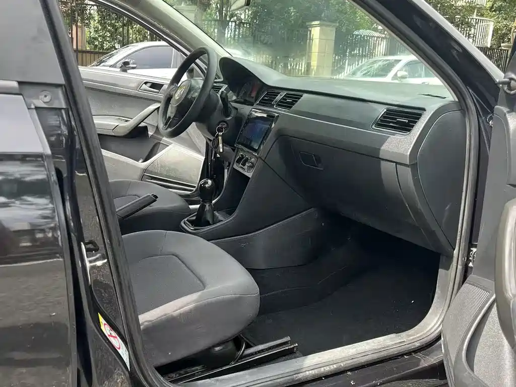 Volkswagen Santana — миниатюра 8