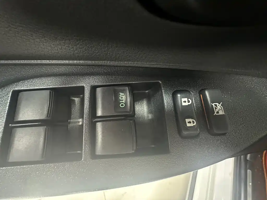 Toyota Yaris L — миниатюра 8