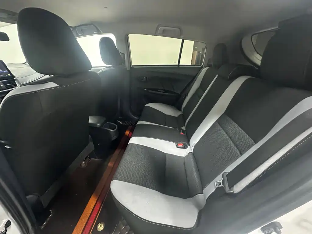 Toyota Yaris L — миниатюра 15
