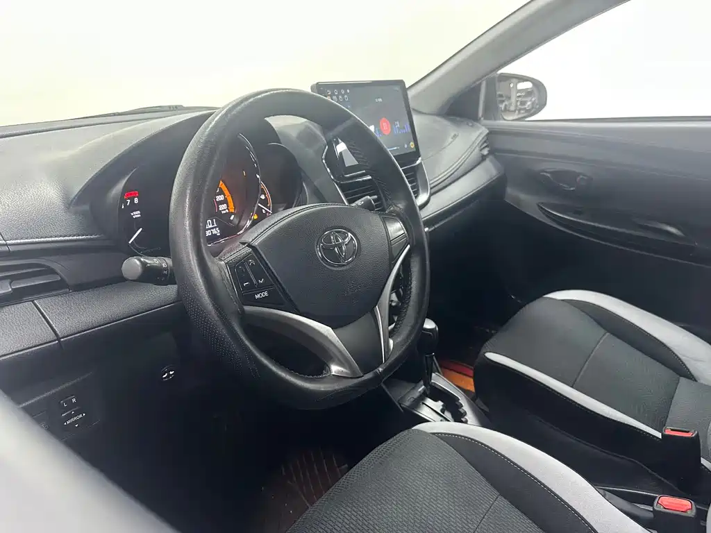 Toyota Yaris L — миниатюра 19