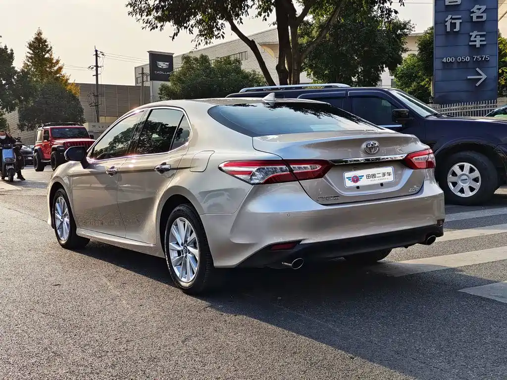 Toyota Camry — миниатюра 4