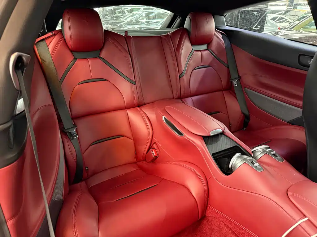 Ferrari GTC4Lusso — миниатюра 17