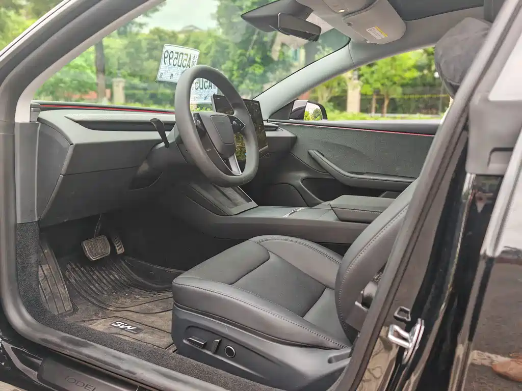 Tesla Model 3 — миниатюра 7
