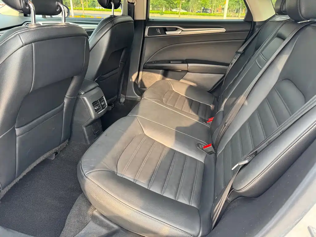 Ford Mondeo — миниатюра 10