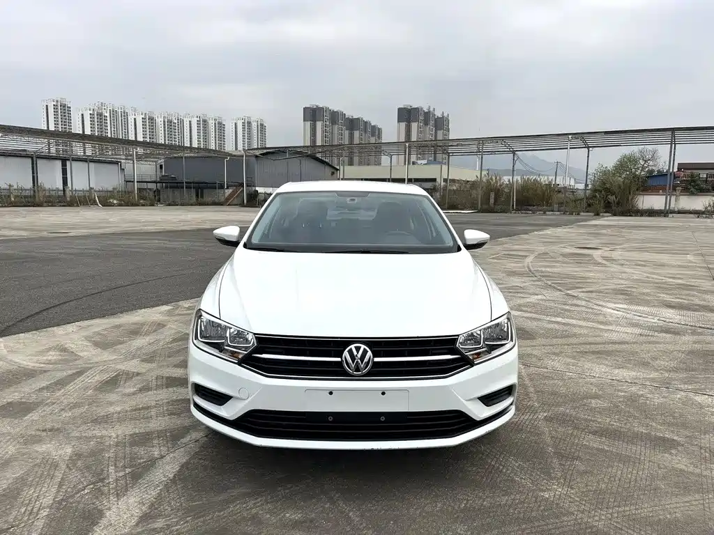 VOLKSWAGEN BORA