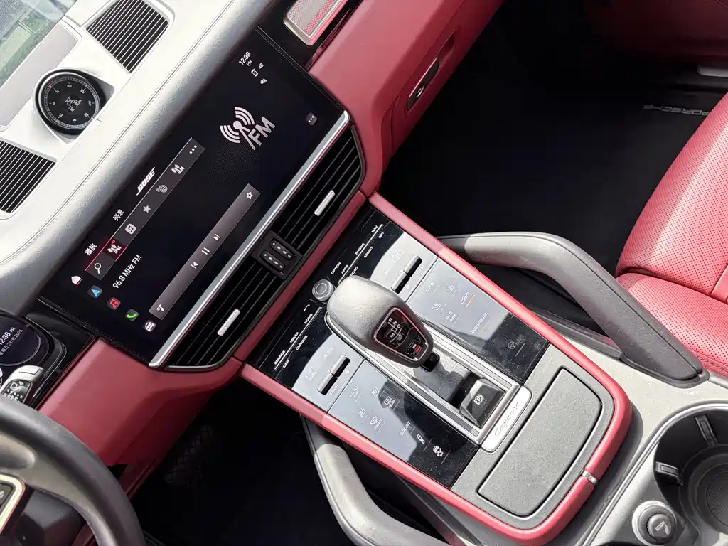 Porsche Cayenne — миниатюра 14