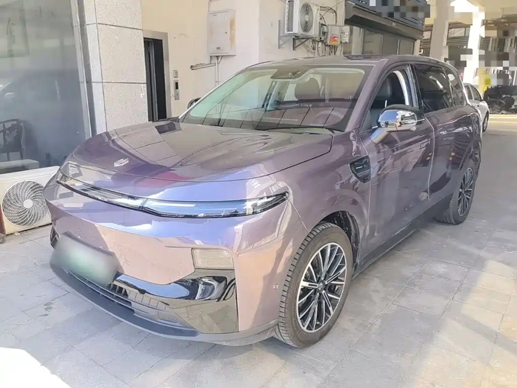 Leapmotor B10