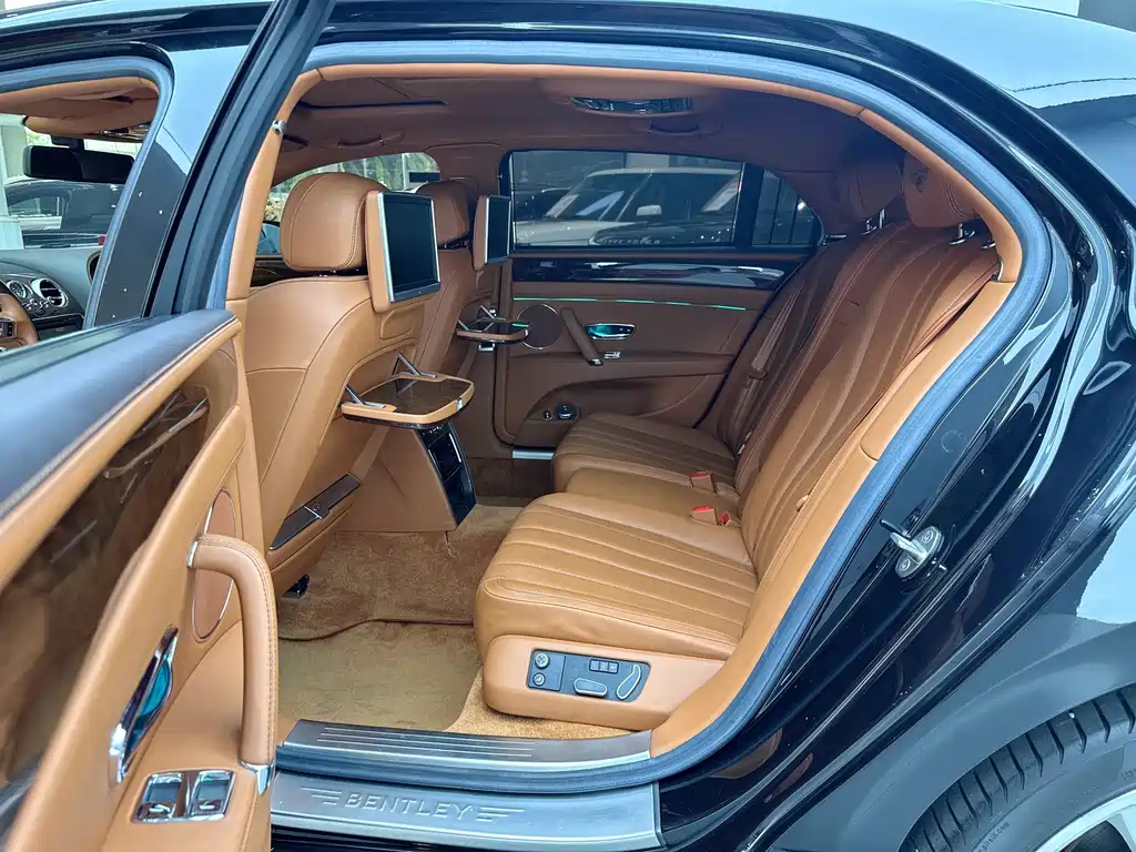 Bentley Flying Spur — миниатюра 16