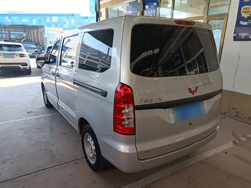 Wuling Hongguang V — миниатюра 5