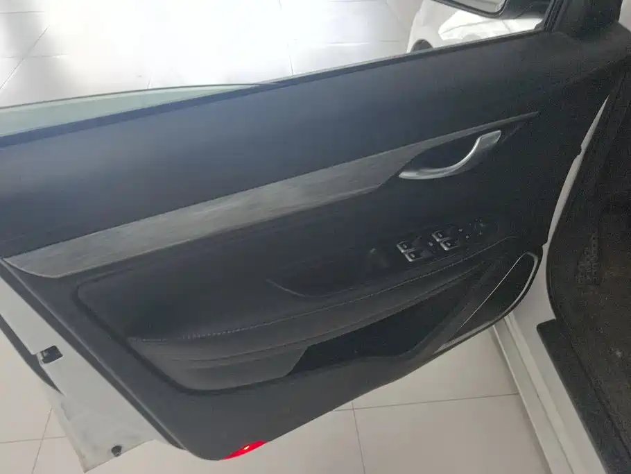 Geely Emgrand — миниатюра 7
