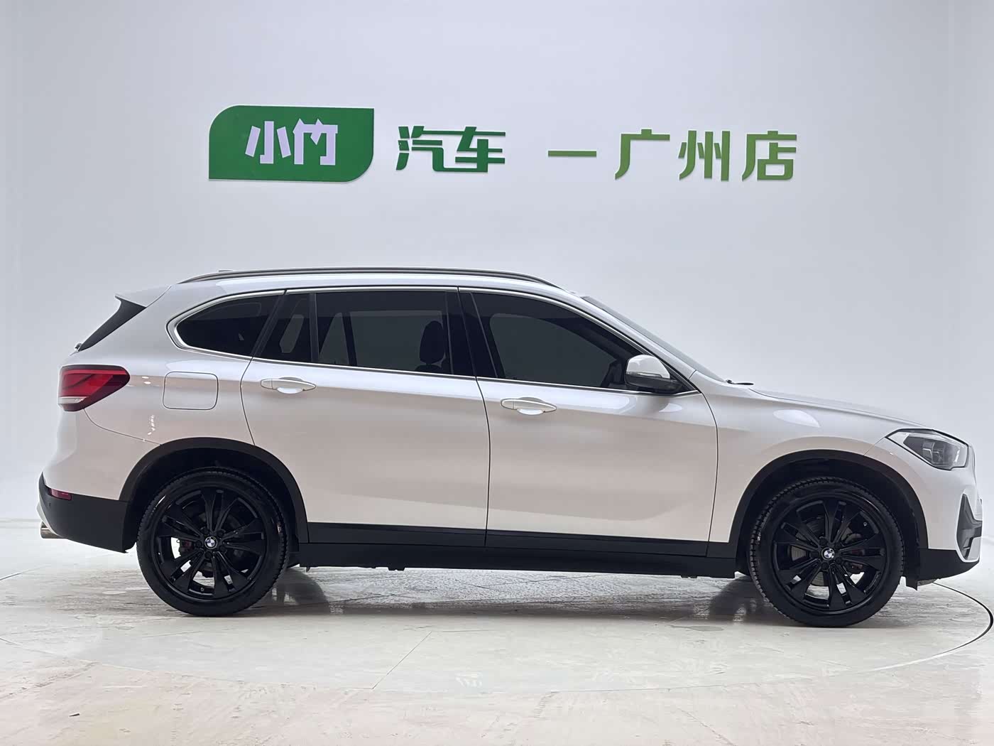 BMW X1 1.5 л 2021 г. Белый, пробег 39000 км