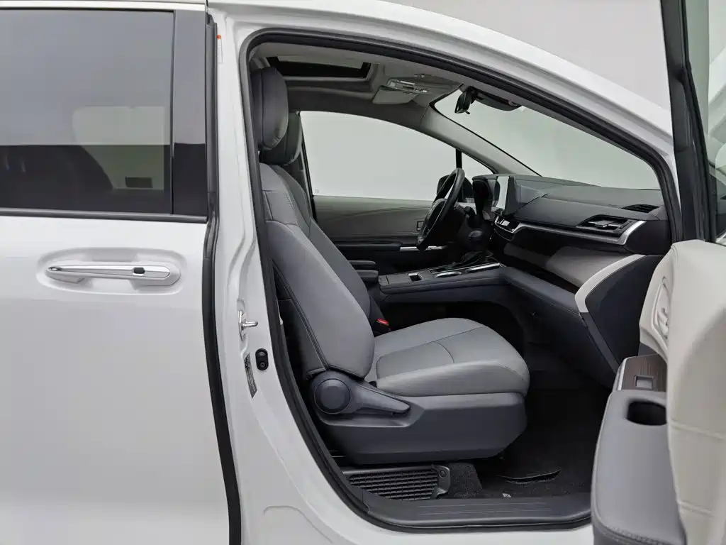 Toyota Granvia — миниатюра 23