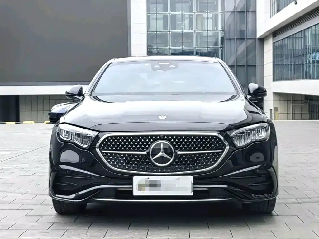 Mercedes-Benz E-Class — миниатюра 2