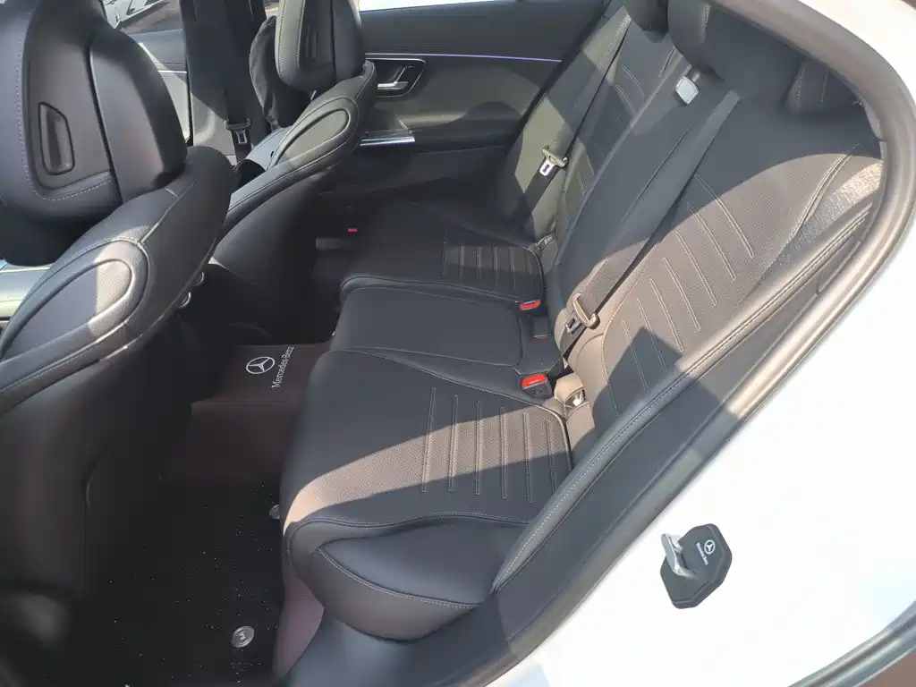 Mercedes-Benz C-Class — миниатюра 17